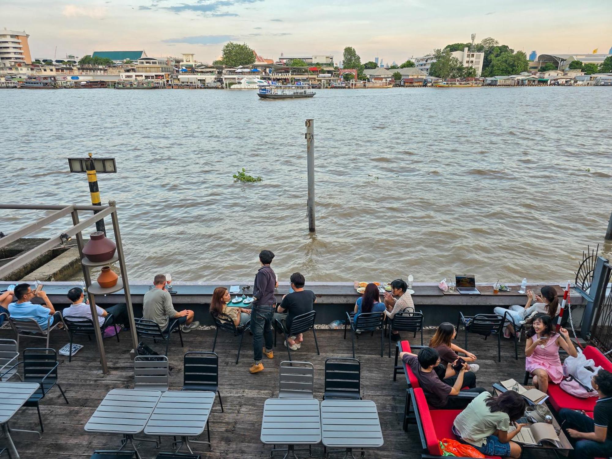 Baan Wanglang Riverside, Бангкок Экстерьер фото