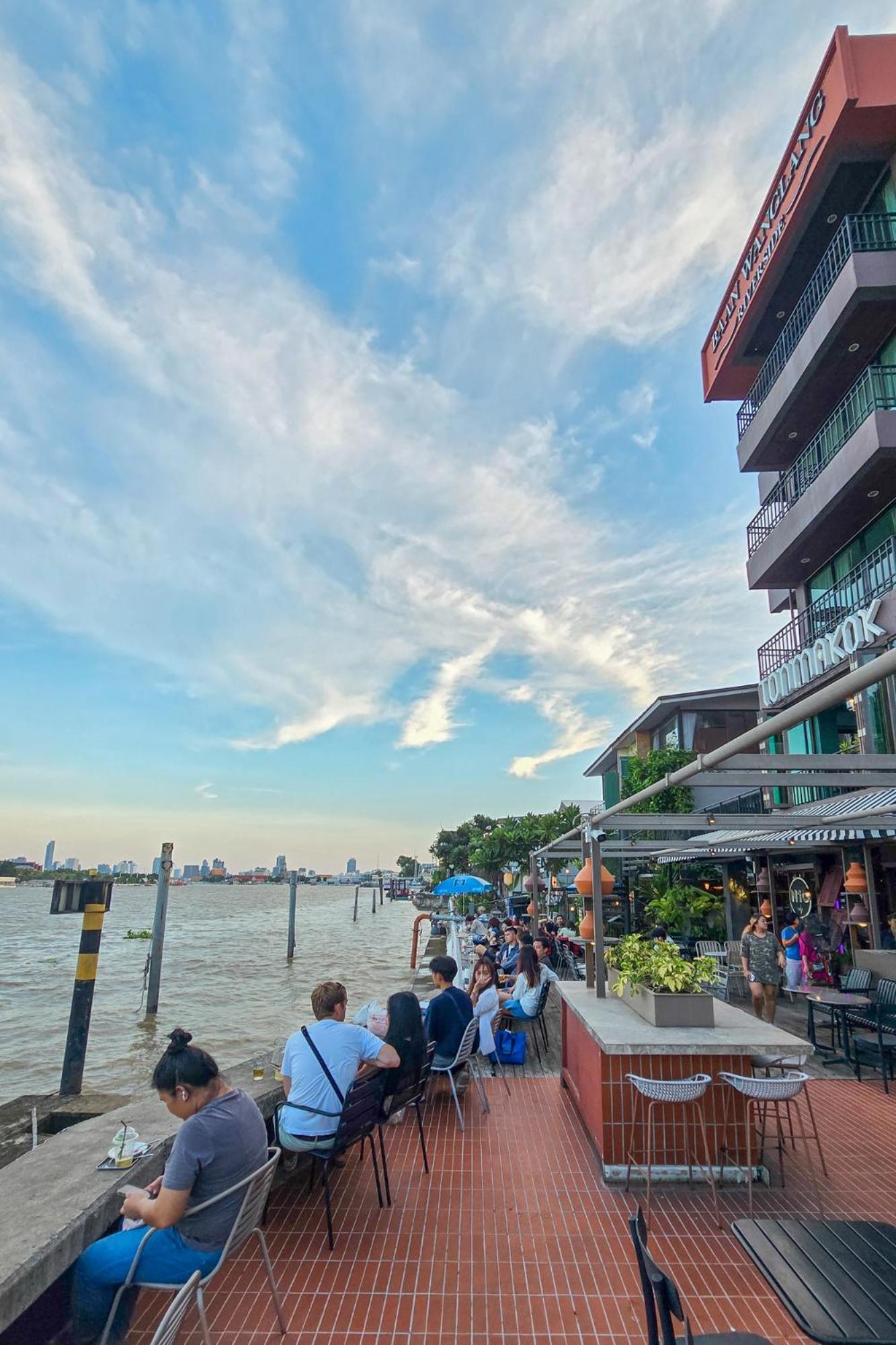 Baan Wanglang Riverside, Бангкок Экстерьер фото